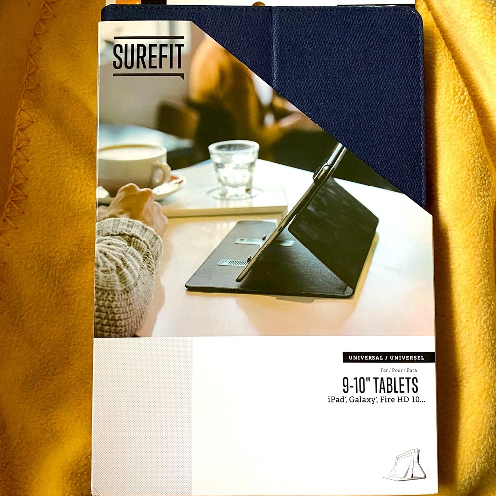 NIB Case Logic Surefit 9-10” tablet case / stand